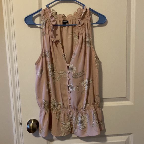 2 Express blouses - Picture 7 of 7